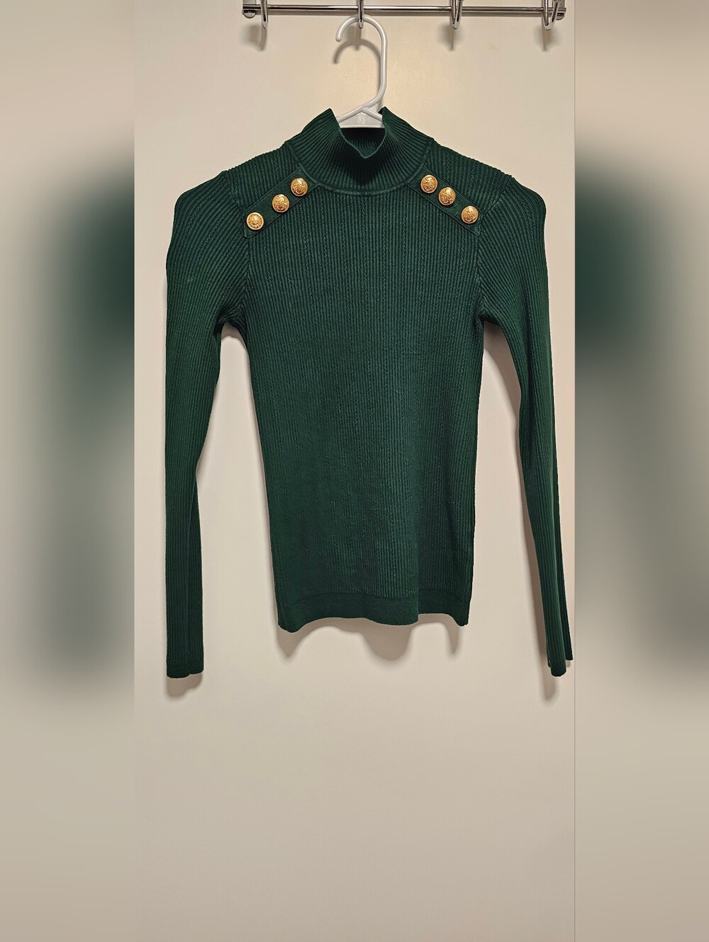 Women's Green Ribbed Sweater with Shoulder Buttons